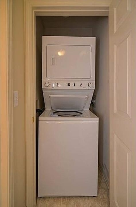 Building Photo - 2076 Cloverly Ln