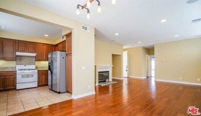 Building Photo - 1241 Ivy Terrace