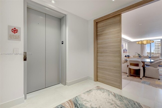 Building Photo - 515 Valencia Ave