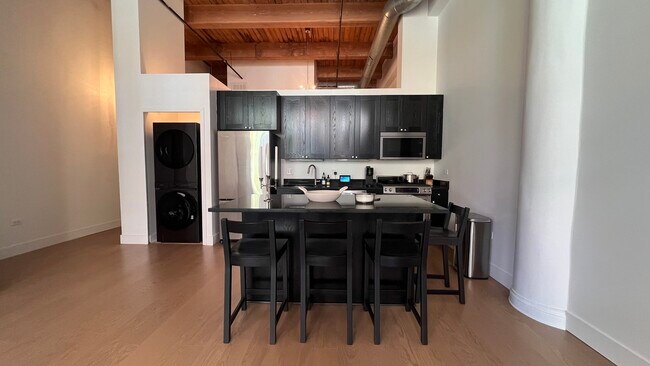 Building Photo - 2303 S Michigan Ave