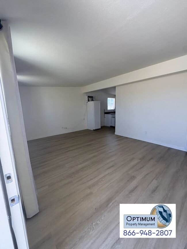 Building Photo - 16821 &amp; 23 Bear Valley Rd - duplex