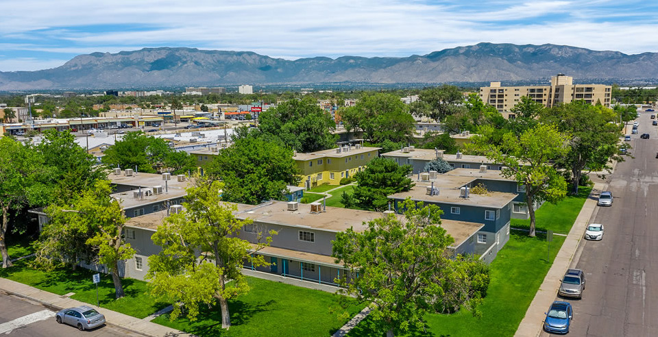 Primary Photo - Nob Hill Apartments