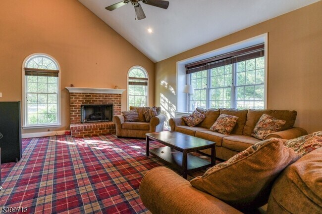 Building Photo - 5 Hidden Valley Way