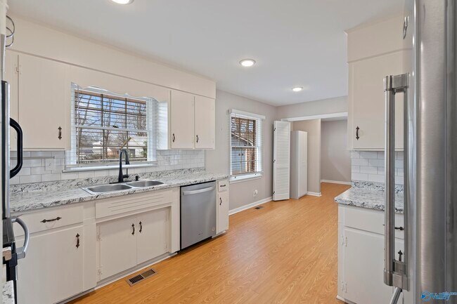 Building Photo - 403 Hillmont Cir NW