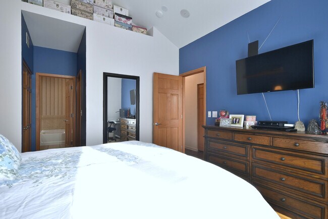 Building Photo - 5600 Cloverdale Rd