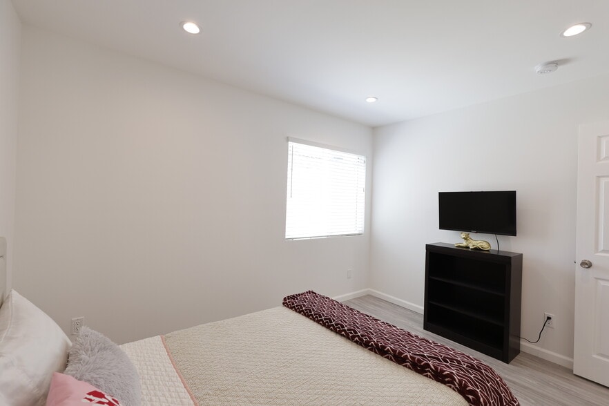 Building Photo - 18623 Bryant St