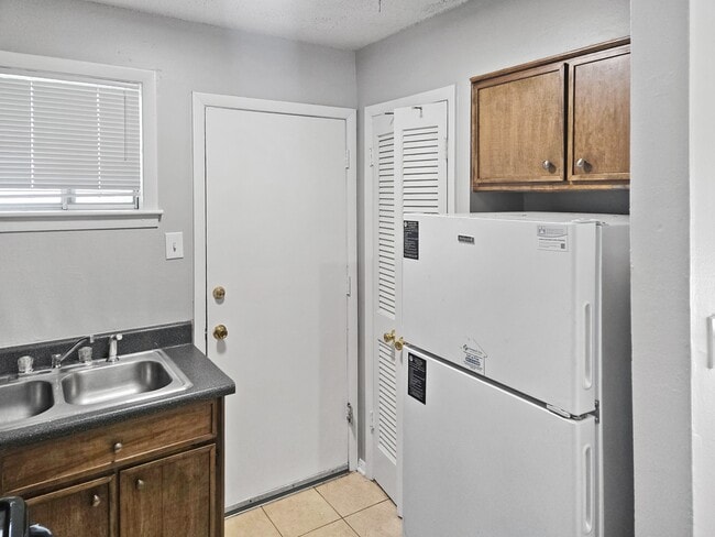 Building Photo - 3572 Carnes Ave