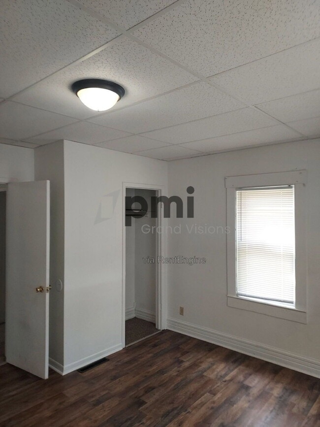 Building Photo - 419 E Peoria Ave