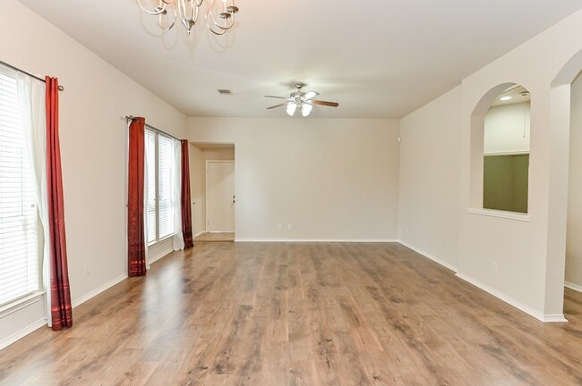 Building Photo - 2106 Castle Gardens Ln