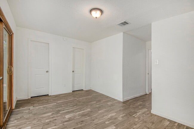 Building Photo - 6000 Calloway Ct