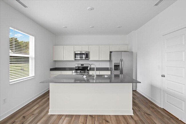 Building Photo - 11833 Vale St