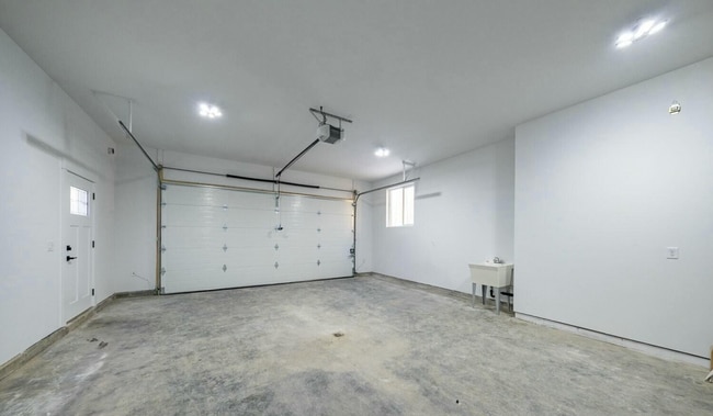 Building Photo - BEAUTIFUL NEW CONSTRUCTION 3 BED 2 BATH HOME!