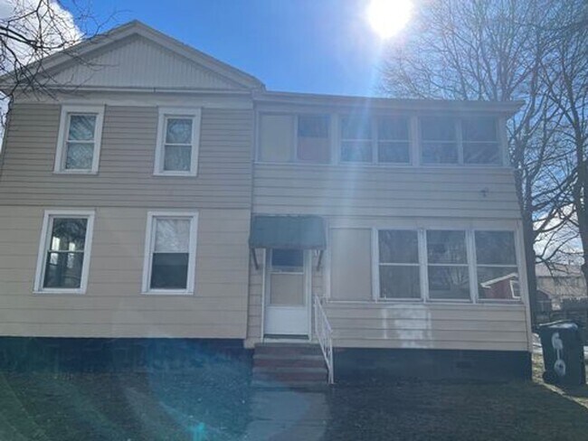 Building Photo - 610 Turtle St