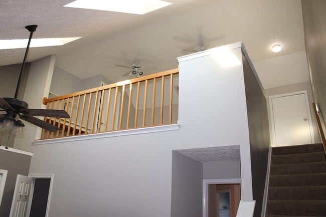 Building Photo - 433 Ellis Ln