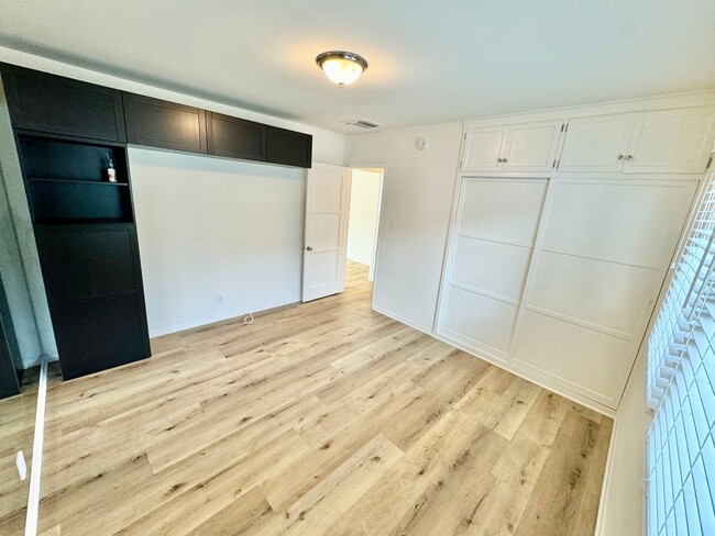 Building Photo - Charming North Hollywood Home