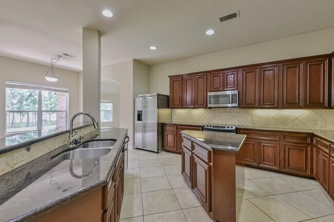 Building Photo - 15914 Cedar Shores Ln