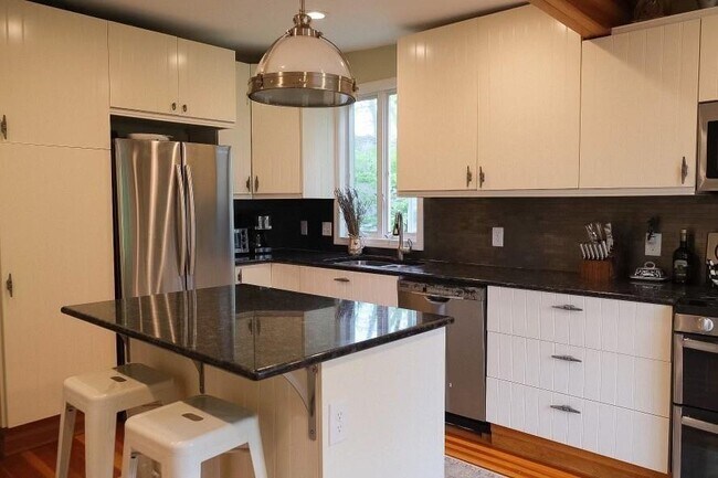 Building Photo - 28 East St