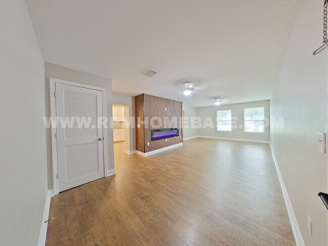 Building Photo - 147 Gillis Dr