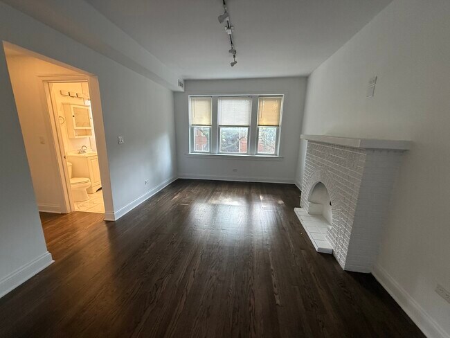 Building Photo - 2611 N Fairfield Ave