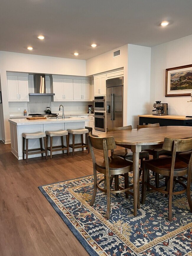 Building Photo - Luxury Condo in Lexington at Central Park West - Available Beginning of September!!