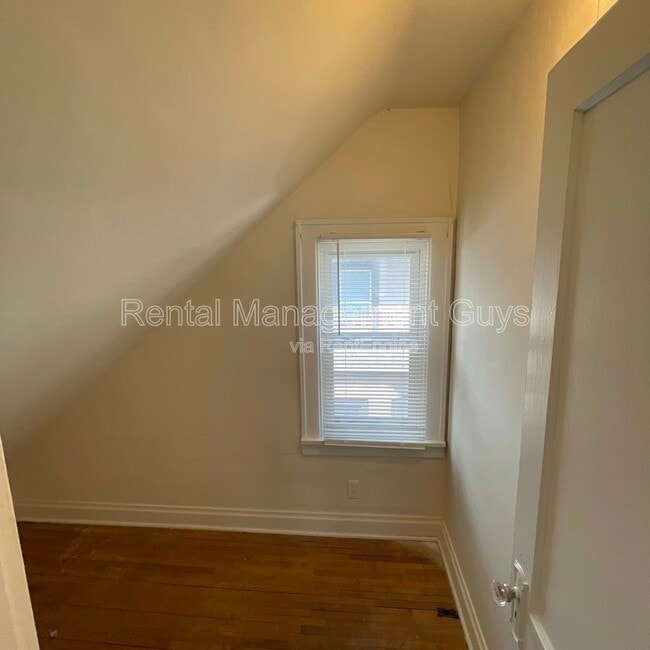 Building Photo - 3245 Russell Ave N