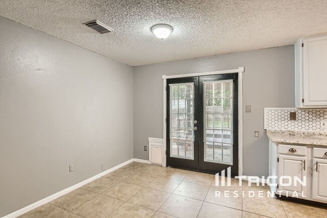 Building Photo - 3416 Tulip Ln