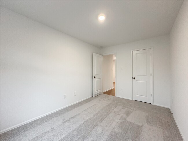 Building Photo - 1515 Las Cuevas Dr