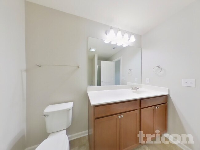 Building Photo - 2245 Bee Hive Dr