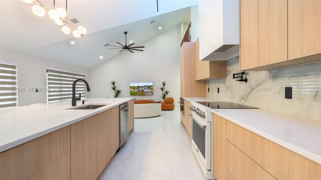 Building Photo - 7350 NW 54th Ct