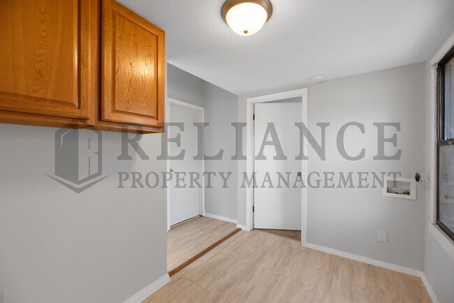 Building Photo - 238 S Estelle St