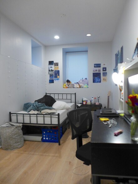 Building Photo - 726 Parker St