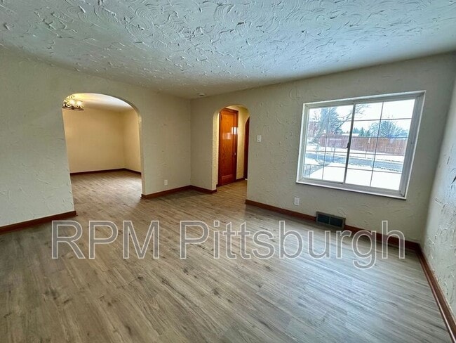 Building Photo - 533 Freeport Rd