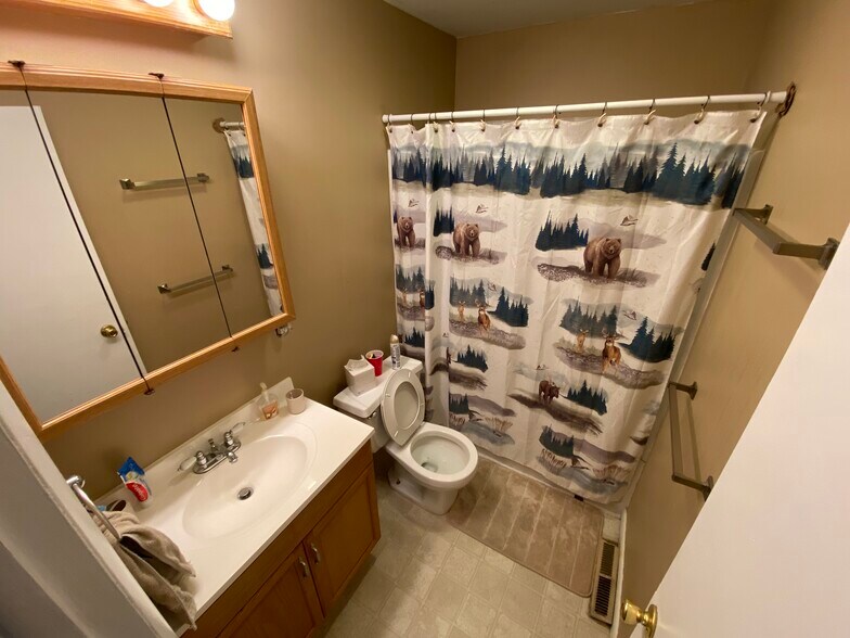 Building Photo - 1202 Ratone St