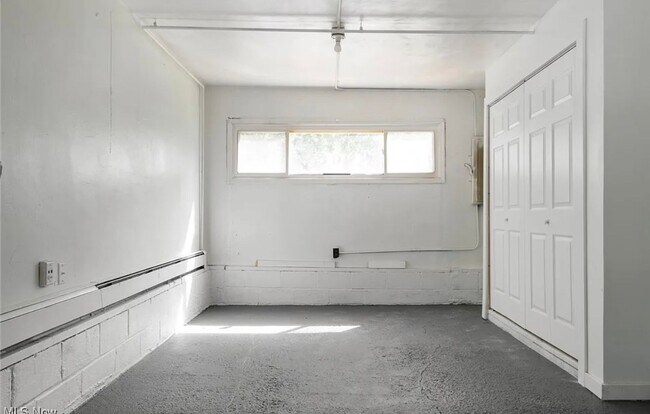 Building Photo - Beautiful 3 Bedroom Mentor Home