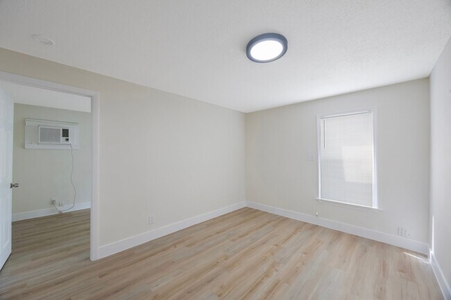 Building Photo - 2753 53rd Ave N