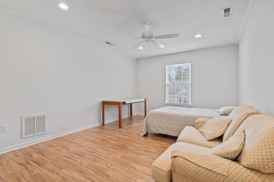 Building Photo - 5077 Capulet Cir