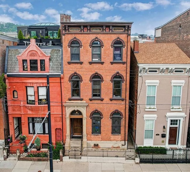 Primary Photo - 1412 Elm St