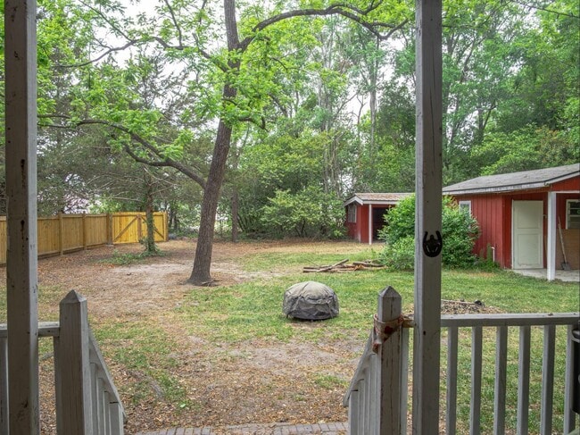 Building Photo - 411 College Blvd