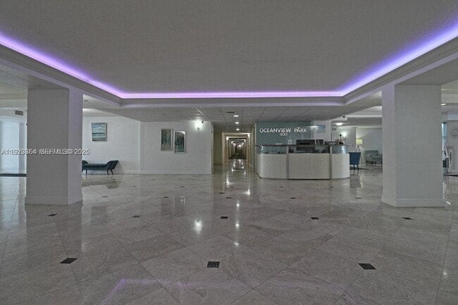 Building Photo - 800 Parkview Dr