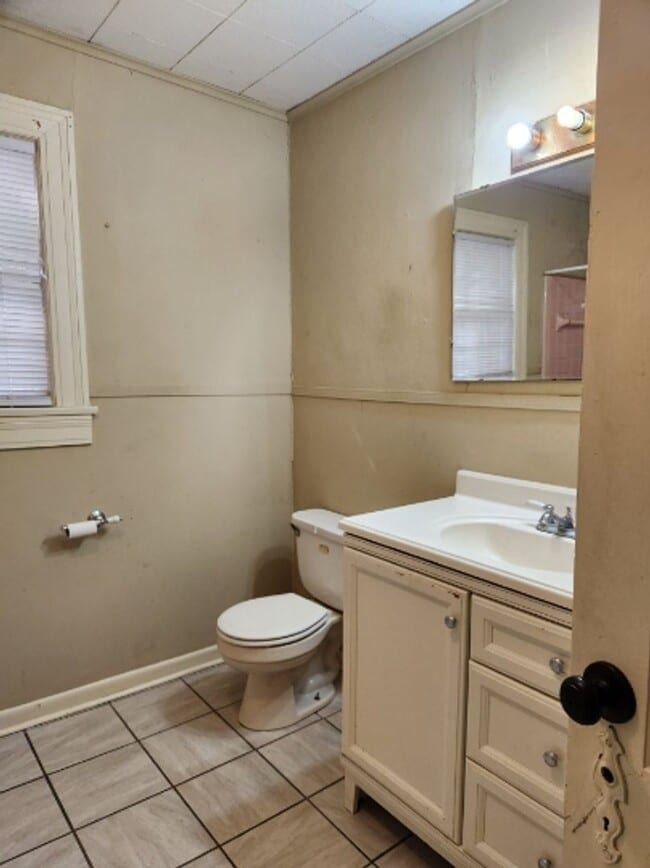 Building Photo - House for Rent