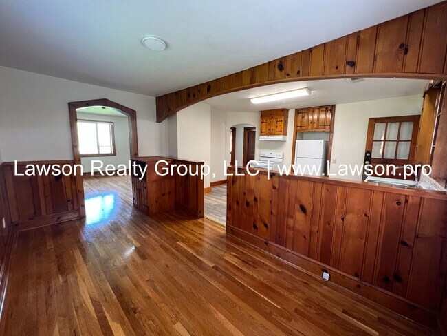 Building Photo - Quaint Two Bedroom Home By Christmas Tree Farm