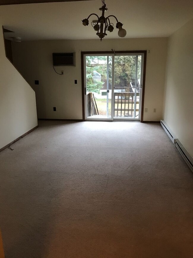 Building Photo - Nice State College townhouse available early August!