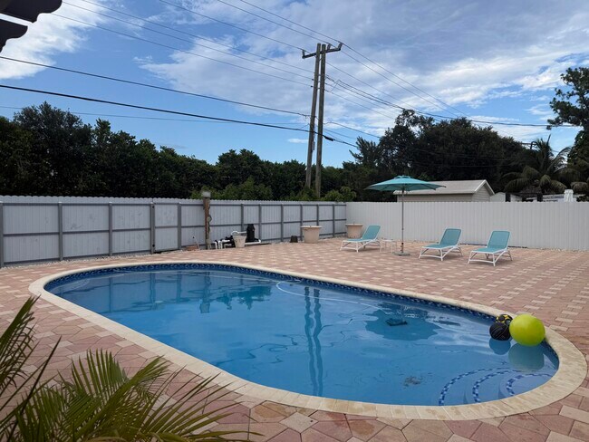 Building Photo - 3139 Egremont Dr