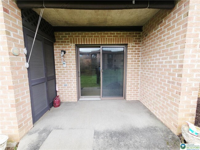 Building Photo - 4501 N Hedgerow Dr