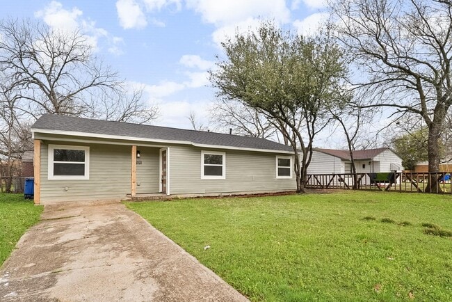 Building Photo - 2655 Larry Dr