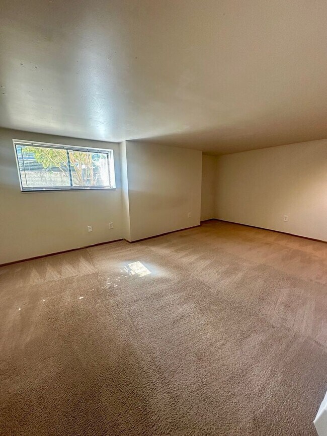 Building Photo - 5411COLBYAVE