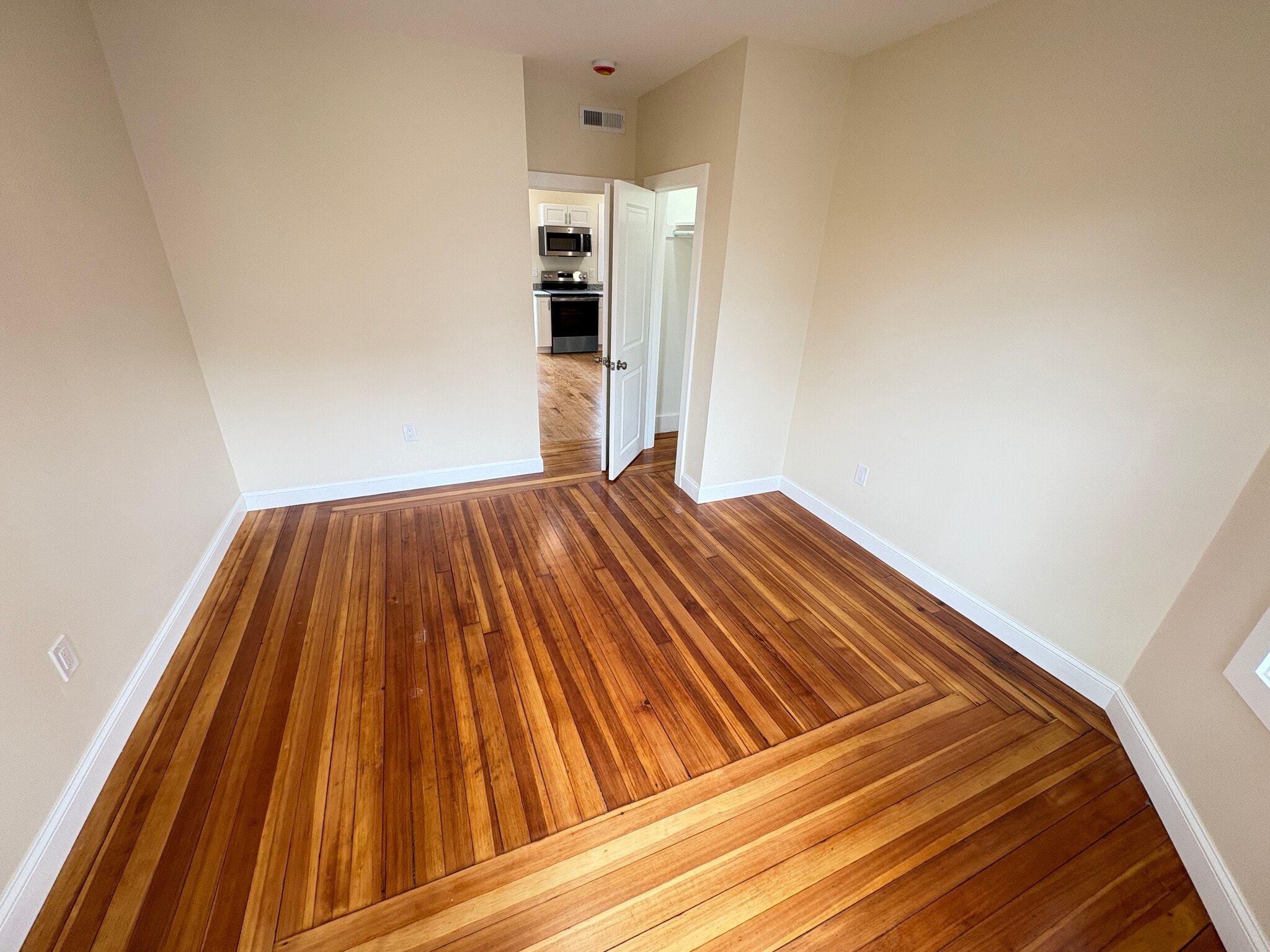 Building Photo - 7 Lowell Cir