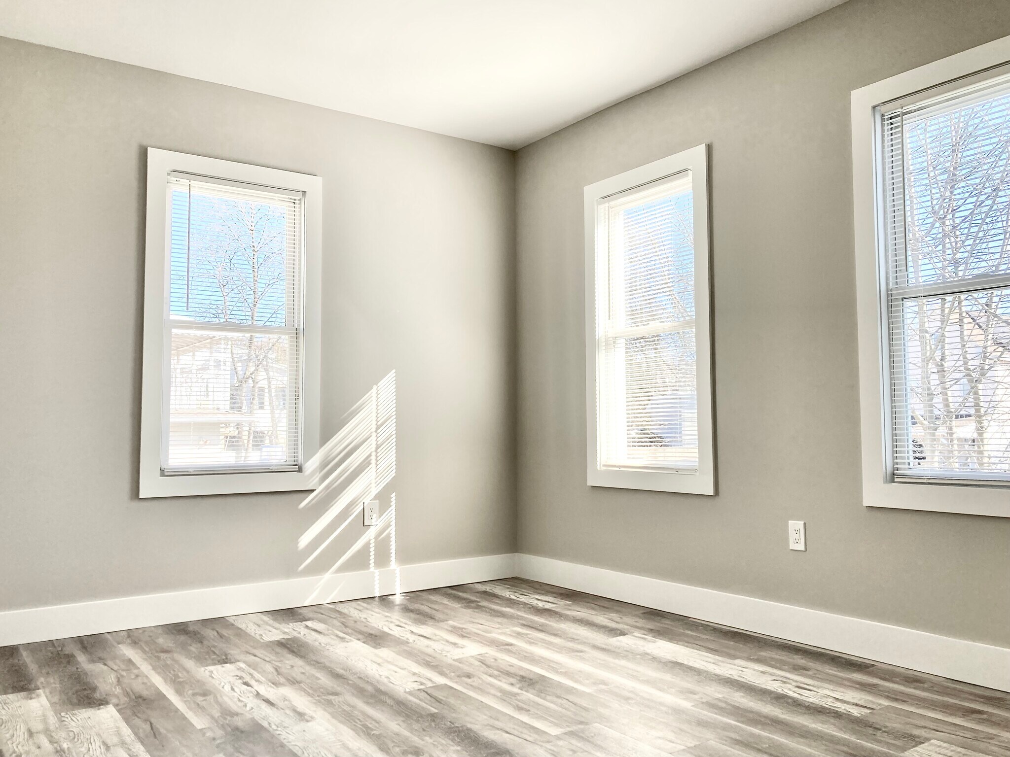 Building Photo - 72 Clinton Pl