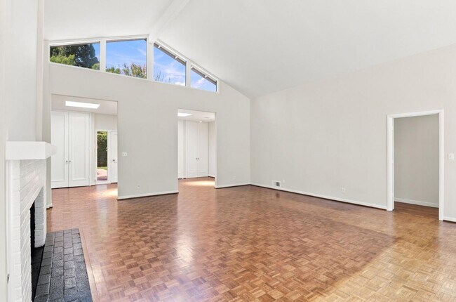 Building Photo - 820 Eucalyptus Ave