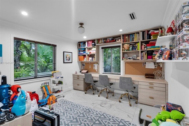 Building Photo - 1030 Manati Ave